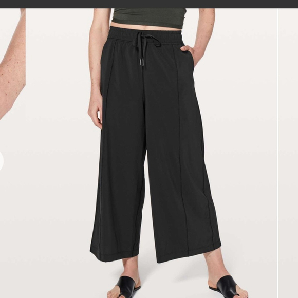 lululemon athletica Pants - Lululemon Get Going Wide Leg Pant *24" in Black Sz 2